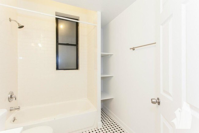 Building Photo - 2134 W Concord Pl