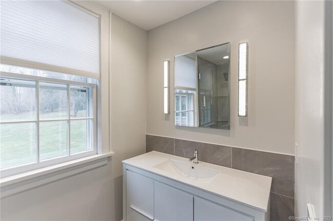 Building Photo - 49 Sunset Dr