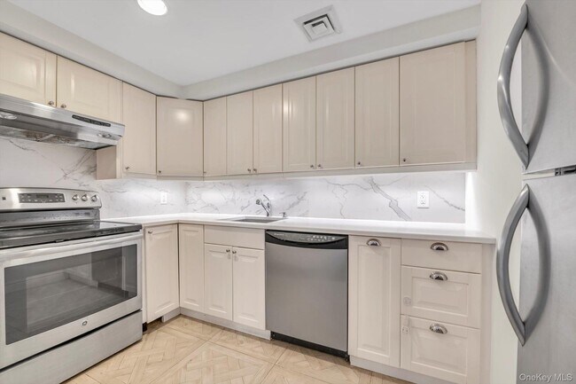 Building Photo - 100 Cutter Mill Rd