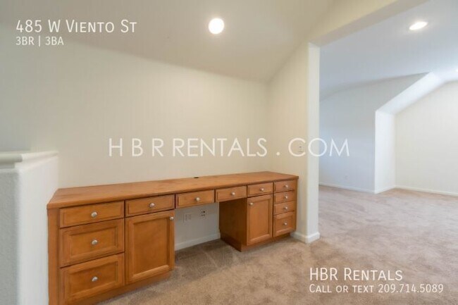 Building Photo - 485 W Viento St