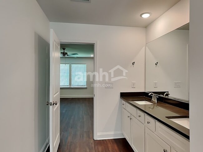 Building Photo - 108 Spruce Cir