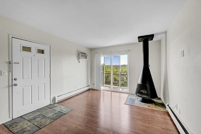 Building Photo - $940.95 with Half Off the first month's rent, 1 Bed, 1 Bath, Condo in Denver with Cozy Fireplace!