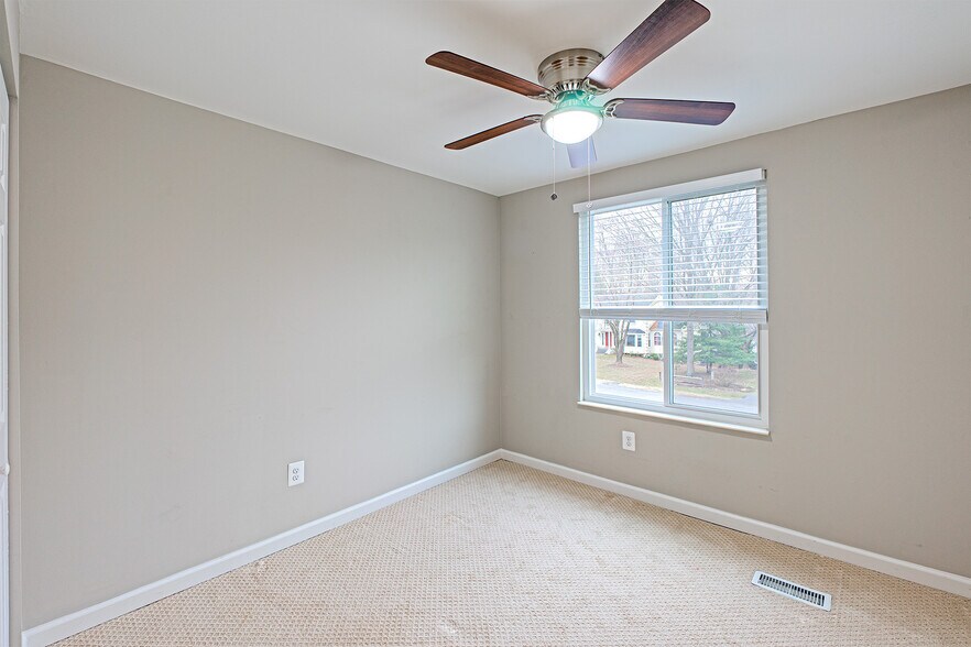 Building Photo - 9705 Locust Hill Dr