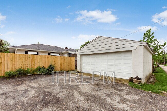 Building Photo - 197 Oxley Rd