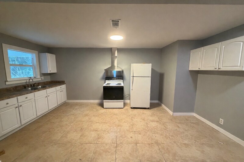 Building Photo - 514 Iowa Ave