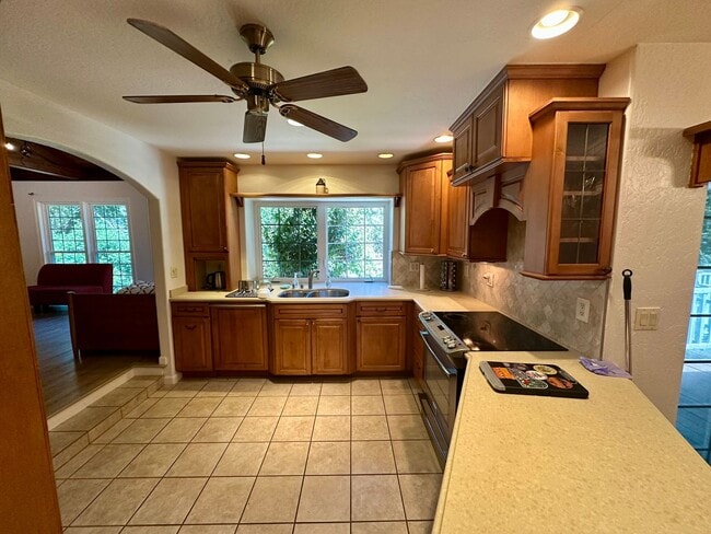 Building Photo - Stunning 4 Bedroom 3 Bathroom House with a...