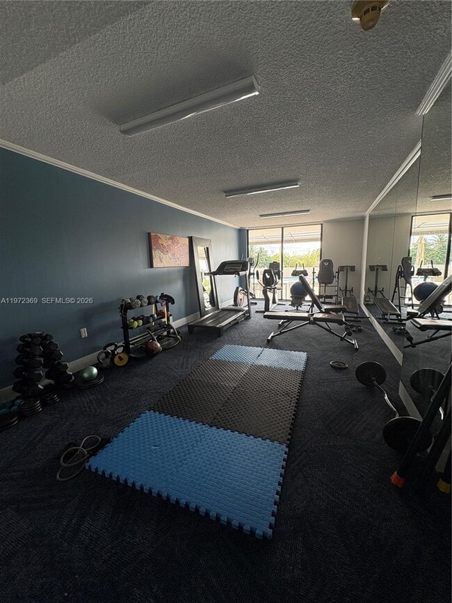 Building Photo - 2500 NE 135th St