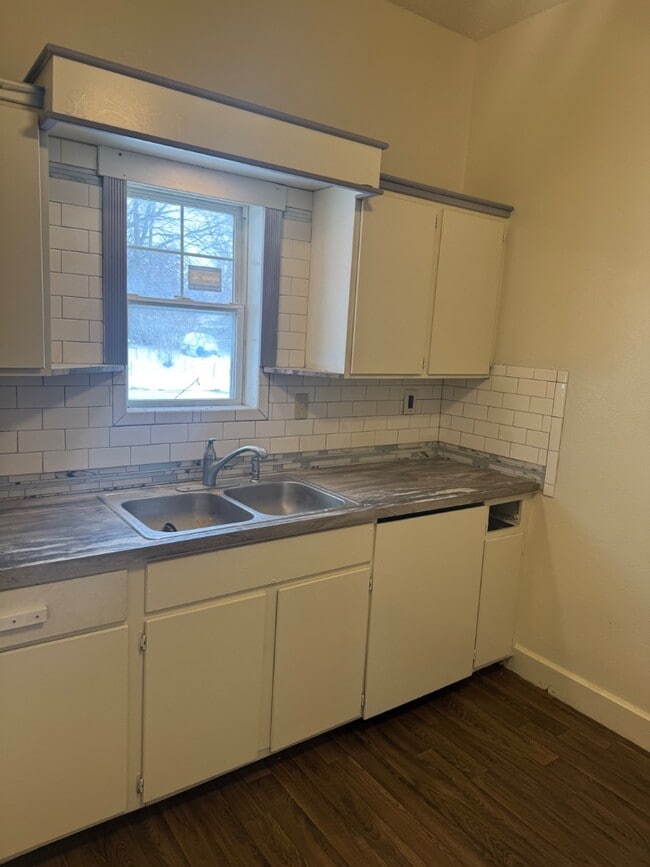 Building Photo - 1460 N Edward St