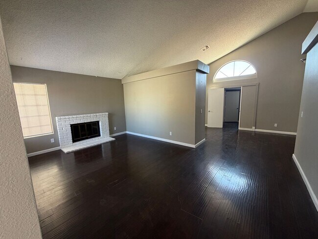 Building Photo - 4937 Sunburst Dr