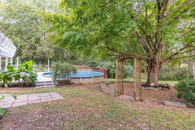 Building Photo - 828 Lemont Dr