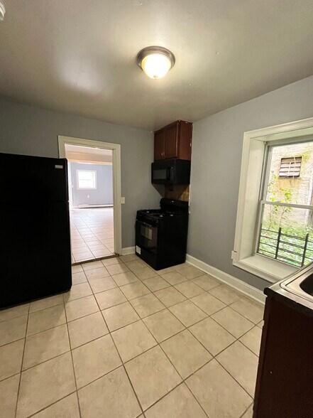 131 W 54th Bsmt - 133 W 54th St