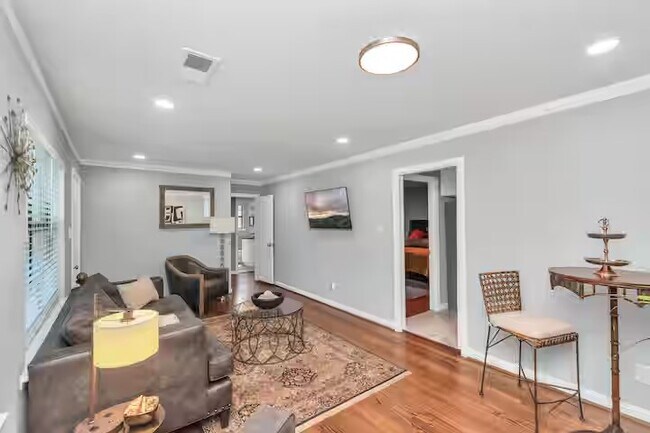 Building Photo - 2107 Wakefield Dr