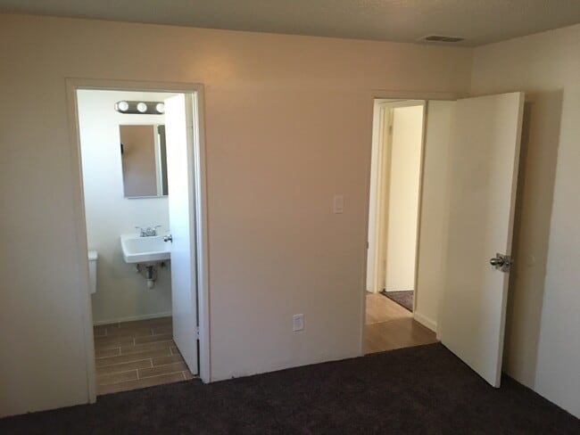 Building Photo - House