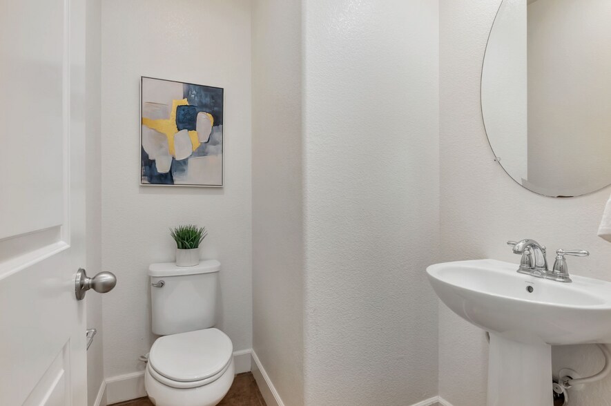 Building Photo - 5211 S Esprit Loop