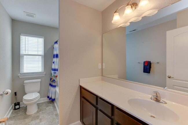 Building Photo - 115 Farrand Dr