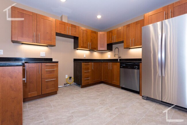 Building Photo - 9/1 Renovated 4BR/2BA near Longwood, Fenway, Brookline Vil