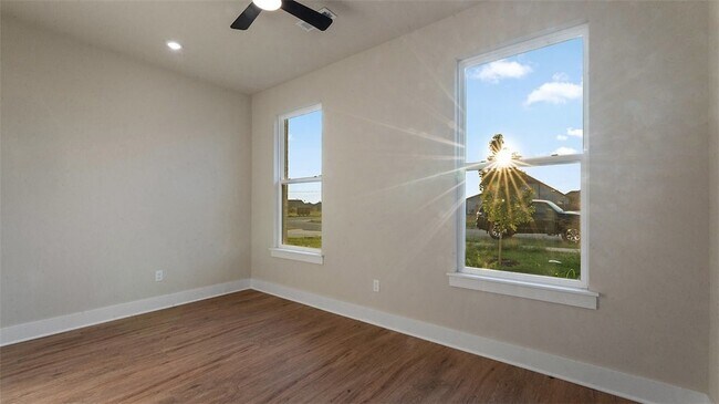 Building Photo - 1831 Utopia St