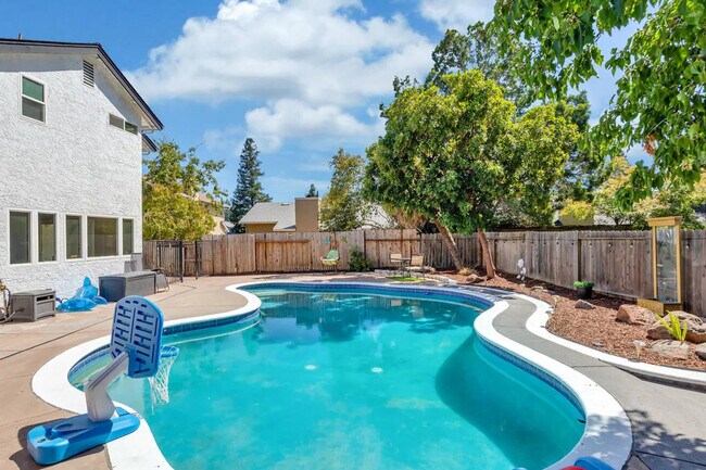 Building Photo - 8004 Caymus Dr