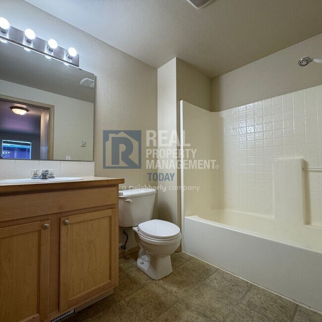 Building Photo - Great 3 Bedroom with 2 Car Garage + Fenced...