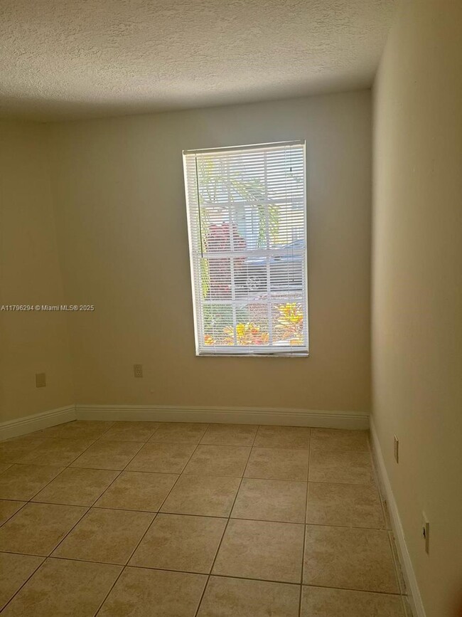 Building Photo - 9847 SW 117th Pl