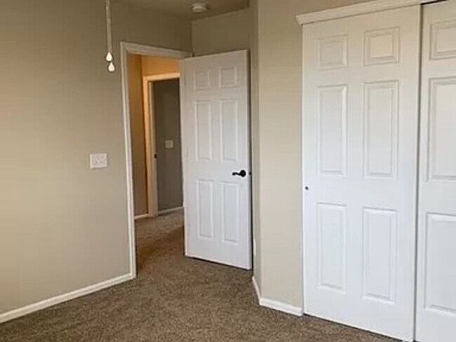 Building Photo - Beautiful 3 bed, 3 bath in D49