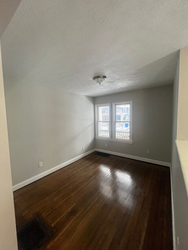 Building Photo - 55 Edmonds St