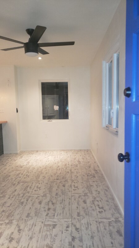 Building Photo - 1440 W Valerio St