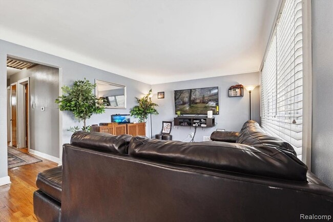 Building Photo - 452 Sunningdale Dr