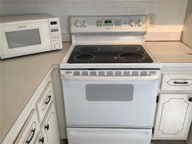 Building Photo - 189 Saxony D