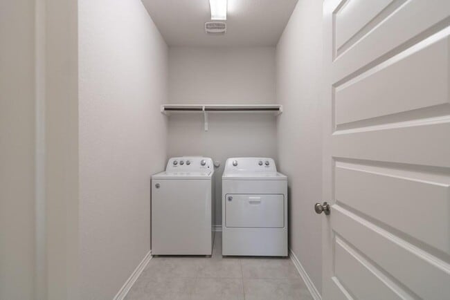 Building Photo - 1925 Cypress Gate Dr