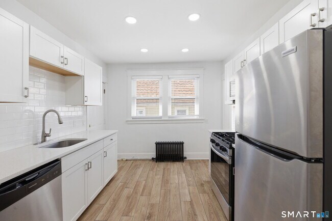 Building Photo - 21 Quintard Terrace