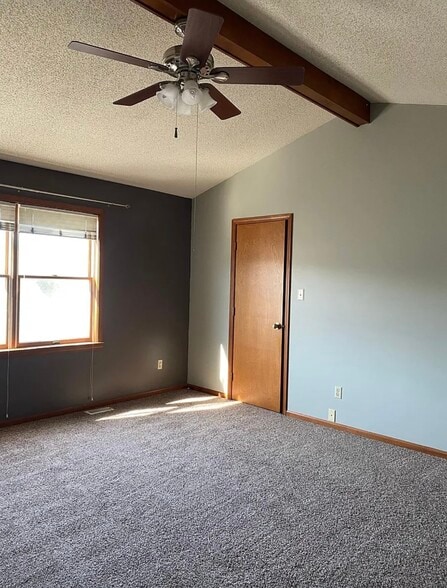 Main bedroom - 773 Kenmare Pkwy