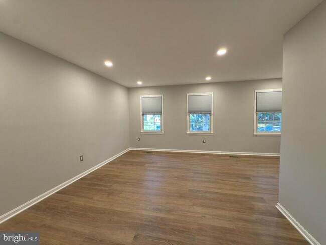 Building Photo - 3945 Wilcoxson Dr