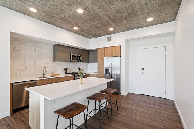 Building Photo - 222 E Jefferson St