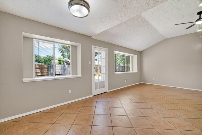 Building Photo - 14002 Kathi Lynn Ln