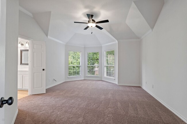 Building Photo - 5910 Spring Hill Dr