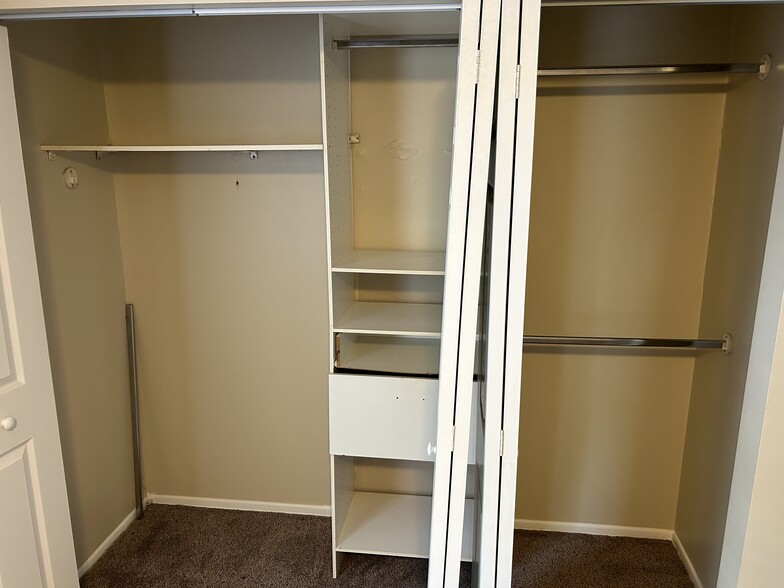 1st Bedroom Closet - 406 Hickory Cir