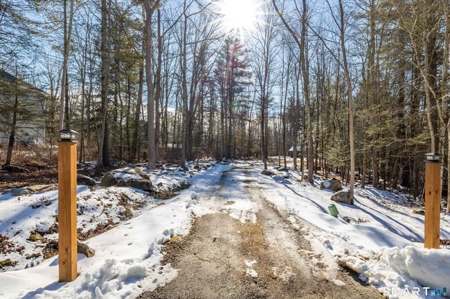 Building Photo - 9 Belshyre Ct