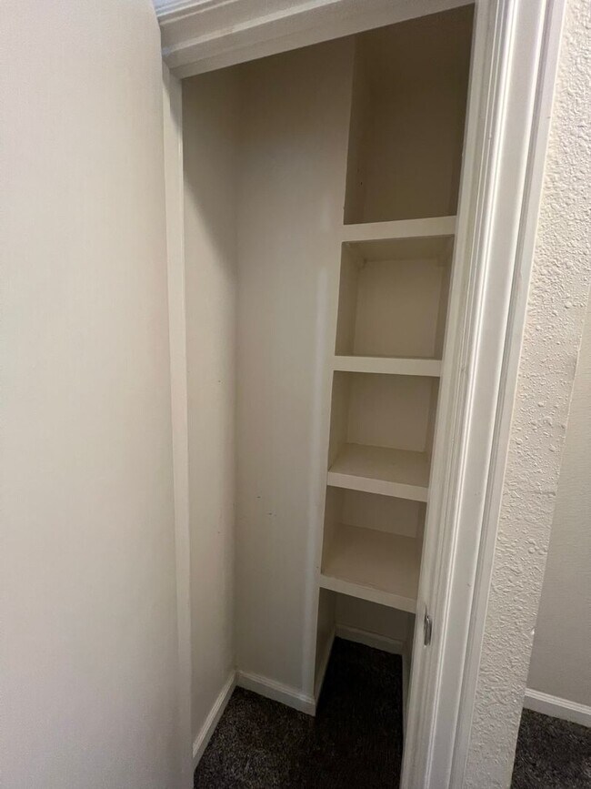 Building Photo - 4bd 3 bath