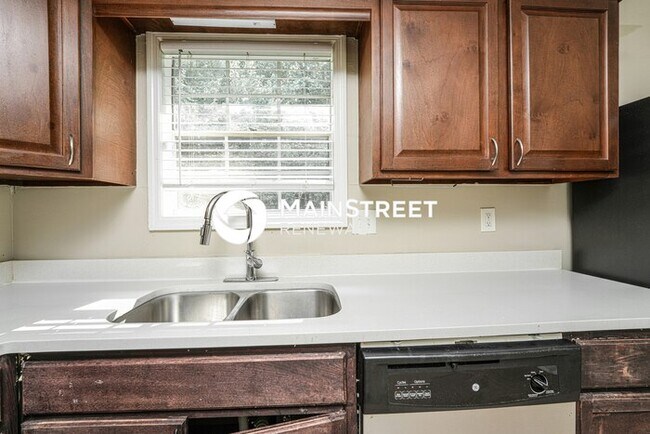 Building Photo - 4 Bedroom Pet-Friendly Home in SNELLVILLE, GA with Main Street Renewal