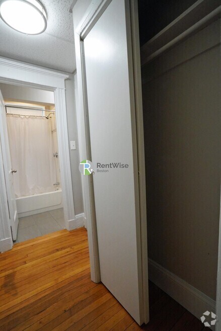 Building Photo - 50 Park Vale Ave