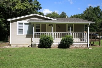 Building Photo - Charming 2-Bedroom Home with Modern Updates in Concord/Rock Creek Area"