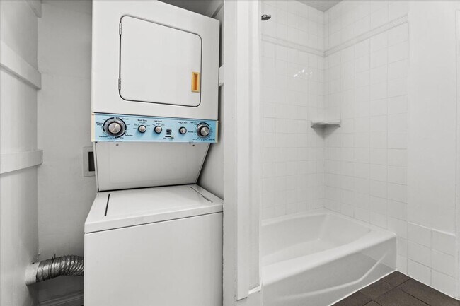 Building Photo - BEAUTIFUL FRENCH NORMANDY STYLE 2BR UNIT