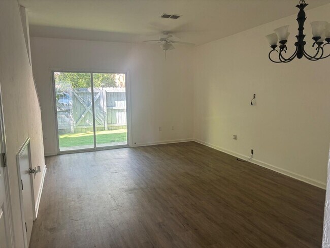 Building Photo - 4122 SW 15 Pl