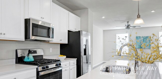 Building Photo - 6517 Pathfinder Wy