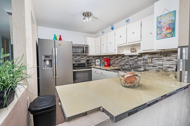 Building Photo - Fully Furnished 2-Bedroom, 2-Bath Beachfront Condo