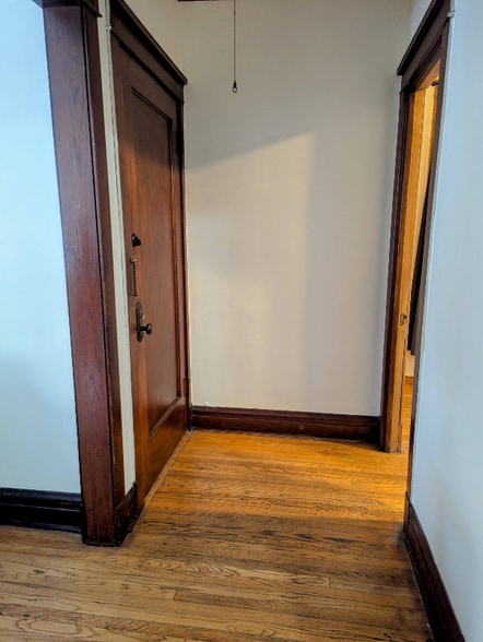 Building Photo - 3619 N Claremont Ave