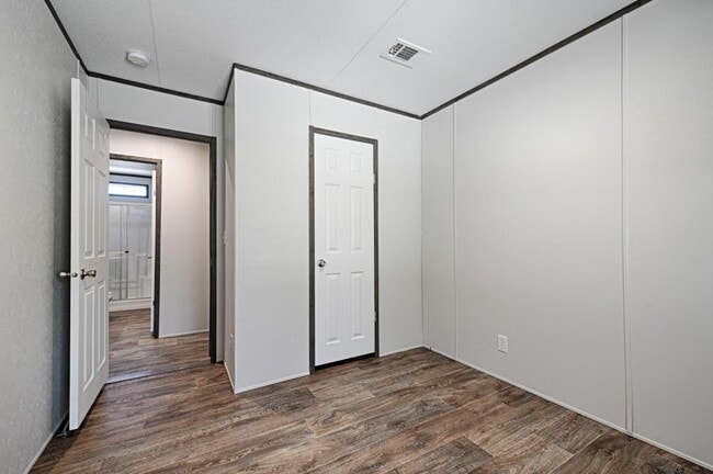 Building Photo - 633 Kevin St