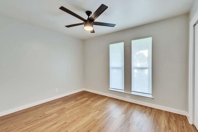 Building Photo - Beautiful 3/2 near Domain