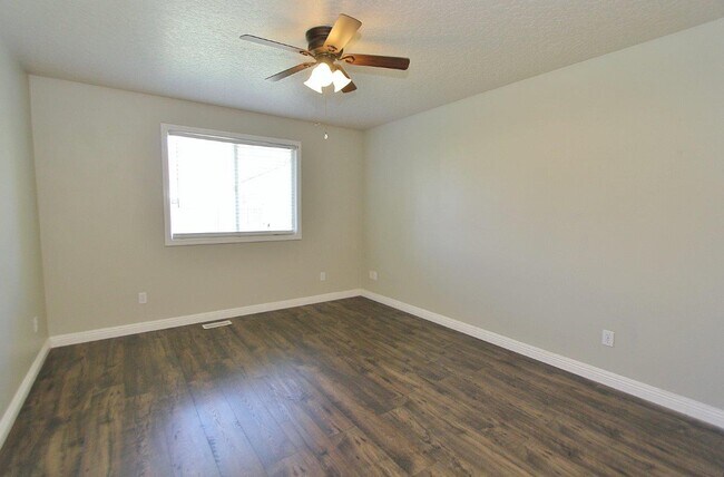 Building Photo - 705 Spruce Creek Dr
